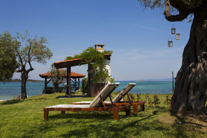 4-elies-Vourvourou-garden-beach sithonia