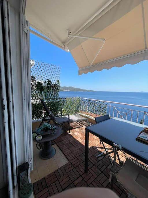 Apartment With Unique View - Neos Marmaras balcony