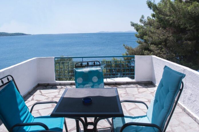 Sirius Apartments – Neos Marmaras